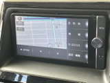 目的地までスムーズに案内するナビゲーションシステムと、充実したオーディオ機能で快適なドライブをお楽しみください。