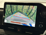 【バックカメラ】駐車時に後方がリアルタイム映像で確認できます。大型商業施設や立体駐車場での駐車時や、夜間のバック時に大活躍!運転スキルに関わらず、今や必須となった装備のひとつです!