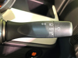 【オートライト】周りの明るさに応じて自動でヘッドライトの点灯・消灯ができる機能です!ライトの付け忘れ・消し忘れなどが無くなり、雨の日や夕方の走行も安心!トンネル通過時も便利ですね♪