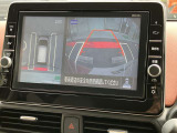 まるで真上から見ているような、視認性の良いアラウンドビューモニターです。駐車が苦手な方でもこれでらくらく駐車できますよ。