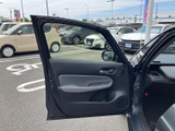 運転席からの視界は良好。周囲の状況を把握しやすく、安全運転をサポートします。シンプルで機能的なデザインです。