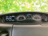 視認性の高いメーター類で、運転に必要な情報をしっかり把握できます。運転に集中できる、シンプルで分かりやすいデザインです。