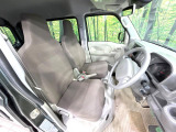 運転席シート廻りは使用感も少なく、良好な状態となっています。前オーナー様が丁寧に使っていたことがよくわかりますね。