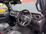 ステアリングを握ればJeepワールドが目の前に広がります!