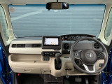 運転席周りです。カップホルダーや小物の収納などは必須ですよね!!使い勝手の良いつくりになっております!!