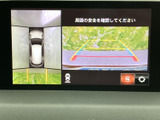駐車時の安全をサポートするバックモニター。狭い場所でも安心して取り扱いができます。