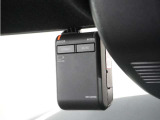 ◆ドライブレコーダー◆映像・音声などを記録する自動車用の装置です。 もしもの事故の際の記録はもちろん、旅行の際の思い出としてドライブの映像を楽しむことができます。