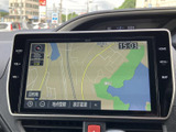 見やすい地図表示で、目的地までの道順を的確に案内してくれます。初めての場所でも安心して走行できます。渋滞情報も確認できて便利です。