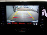 バックモニター付きで慣れない駐車場や車庫入れをサポートします。