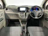 【インパネ】運転のしやすさを最優先に設計された見晴らしの良いフロントビュー。車両間隔が掴みやすく狭い道でも安心♪「安全」と「品質」を最優先に、安心してお乗りいただけるクルマを提供いたします。