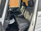 前席の画像です。是非運転席に座っていただき視界等をご確認ください。