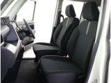 見通しのよいすっきりとした視界で、誰でも運転しやすいです。運転のしやすさは疲れにくさにも繋がりますよ♪