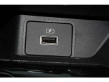 充電用USBホポート付です。