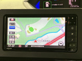目的地までスムーズに導いてくれるナビゲーションシステム。ドライブの不安を解消し、快適な移動をサポートします。高精細な表示で、視認性も抜群です。
