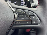運転席右側のスイッチでは、プロパイロット(運転支援システム)の設定や、車両ディスプレイのメニュー切り替えが可能。高速道路での走行を快適にする機能を、手元で容易に操作できます。