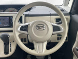 インテリアに合わせたデザインのステアリングは、運転される方のことも考え、運転しやすい形状、大きさです。是非一度、実際に触ってお確かめください。