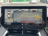 【パノラミックビューモニター】クルマを真上から見下ろした視点で駐車をサポートします!クルマの斜め後ろや真横など、いち早く障害物に気が付くことができます。
