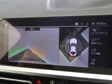 【アラウンドビューモニター】バックカメラに加え、360度のカメラで駐車も楽々。駐車が苦手な方でも安心してお乗りいただけます。