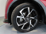 タイヤサイズは225/50R18です。