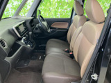 運転しやすい視界と操作性の良い配置が特徴。快適なドライビングをサポートする、こだわりの空間設計です。上質な素材も魅力です。