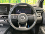 インテリアに合わせたデザインのステアリングは、運転される方のことも考え、運転しやすい形状、大きさです。是非一度、実際に触ってお確かめください。