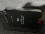 【ETC】有料道路を利用する際に料金所で停止することなく通過できる、ETC車載器(ノンストップ自動料金収受システム機器)が装備されています。セットアップを行うことで利用可能になります。