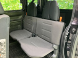 運転席周りはシンプルで操作しやすい配置。必要な情報を一目で確認でき、安全運転をサポートします。快適なドライビングを。