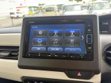 カーナビ付きです。カーナビの機能や保証につきましては、担当スタッフまでお尋ねください。