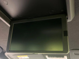 【フリップダウンモニター】大画面モニターで後席でもエンタメをお楽しみいただけます。小さなお子様にも大人気の装備です♪