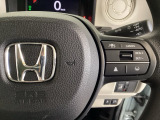 ハンドルにHondaセンシング系のクルーズコントロールやレーンキープアシストなどのスイッチが装備されています。ハンドルから手を離さず安全に操作できます。