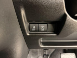 横滑り防止装置付き。運転の安全性を高めてくれる装置です。滑りやすい路面であっても、自動的にブレーキをかけスムーズに走行ができるシステムです。
