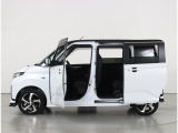 中古車だからこそオススメのボディーコーティング!!ボディ全体を磨く下地処理から丁寧に行い、細かい傷や水垢等の汚れを奇麗にしてから施工いたします!!ビフォー・アフターがハッキリとお判りいただけます!!