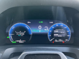 視認性の高いメーターが、運転に必要な情報を的確に伝えます。直感的に操作でき、運転に集中できます。