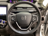 ハンドルにHondaセンシング系のクルーズコントロールやレーンキープアシストなどのスイッチと、オーディオの操作スイッチが装備されています。ハンドルから手を離さず安全に操作できます。