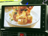 停車中には、地上デジタル放送をお楽しみいただけます。長距離移動や休憩時のエンターテイメントに最適です。