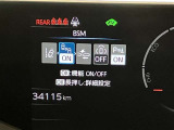 【レーンディパーチャーアラート】道路上の白線(黄線)をカメラで認識し、ドライバーがウインカー操作を行わずに車線を逸脱する可能性がある場合、ブザーとディスプレイで注意喚起サポート。