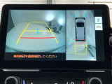 バックカメラの他に上から見下ろしたような画像が見れるアラウンド(全方位)モニター。前後左右を把握できる、すごい機能が装備されています!