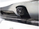 バックカメラが付いているので後方確認が非常にしやすいです。今や運転初心者も熟練者も必須装備!ついていて損はないですね♪