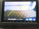 ギヤをRに入れるとナビの画面に後ろの映像が映るリヤカメラ付!後退時の安全確認やコンディションの悪い視界でもカラーバックモニターがドライバーをサポート☆☆☆