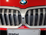☆BMWの代名詞とも言える【キドニーグリル】一目見ただけでBMW車であると認識できる確固たるアイコンとして存在感を放ちます☆