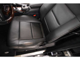 4.0L V型8気筒DOHCツインターボ、421ps/62.2kgm、全長&times;全幅&times;全高mm 4575&times;1860&times;1970mm、車両重量 2560kg