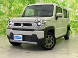 丸みを帯びたフォルムが印象的なフロントマスク。都会的な洗練されたデザインで、運転するたびに気分が上がりますね。小回りが利き、取り回しも楽々です。