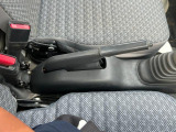 サイドブレーキレバーを備えており、停車時もしっかりと車両を保持できます!操作しやすい位置にあり、シンプルで扱いやすい仕様です!!
