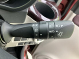 操作しやすい位置に配置されたウインカーレバーは、安全な車線変更をサポートします。確実な操作感で、スムーズな運転をサポートします。