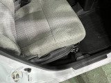 痛みの出やすい運転席シートの角、フロアマット、座面、ともに良好です