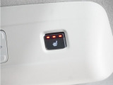 ◆2列目シートヒーター◆後部座席2列目にもシートヒーターを装備。上質なシートと温かさが心地よいドライブ体験を提供します。
