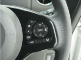 ◆アダプティブクルーズコントロール◆予め設定した車速内でクルマが自動的に加減速。前走車との適切な車間距離を維持しながら追従走行します。【LKAS】車線維持支援システムでステアリング操作を支援。