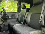 シンプルで機能的なデザインの室内。運転に必要な情報を分かりやすく表示し、安全な運転をサポートします。