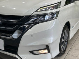 【LEDヘッドライト】悪天候や夜間走行時も良好な視界を確保し安心して運転できる高輝度LEDヘッドライトを装備!点灯速度が早く、消費電力も抑えられています。
