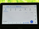 お好みの音楽を存分に楽しめるオーディオ画面。様々なソースに対応し、車内空間を心地よいサウンドで満たします。操作も簡単に行えます。